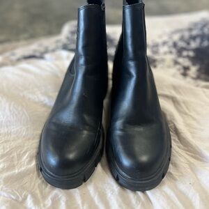 Madden girl lug boots‎ size 9.5